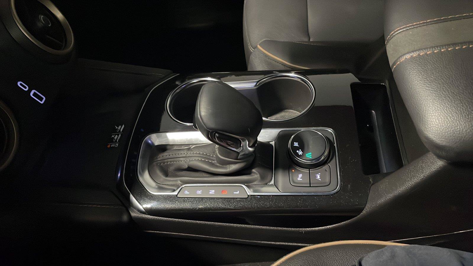 Used 2024 Chevrolet Blazer Premier w/ Enhanced Convenience Package FWD image 19