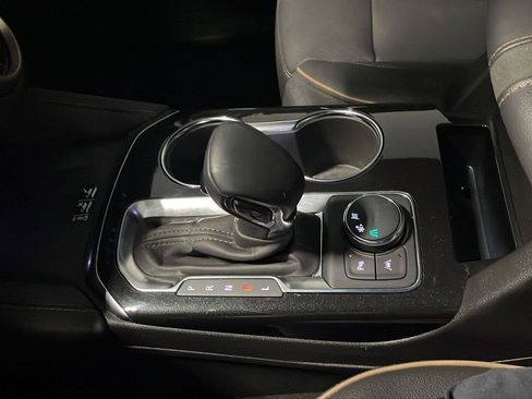 Used 2024 Chevrolet Blazer Premier w/ Enhanced Convenience Package FWD image 19