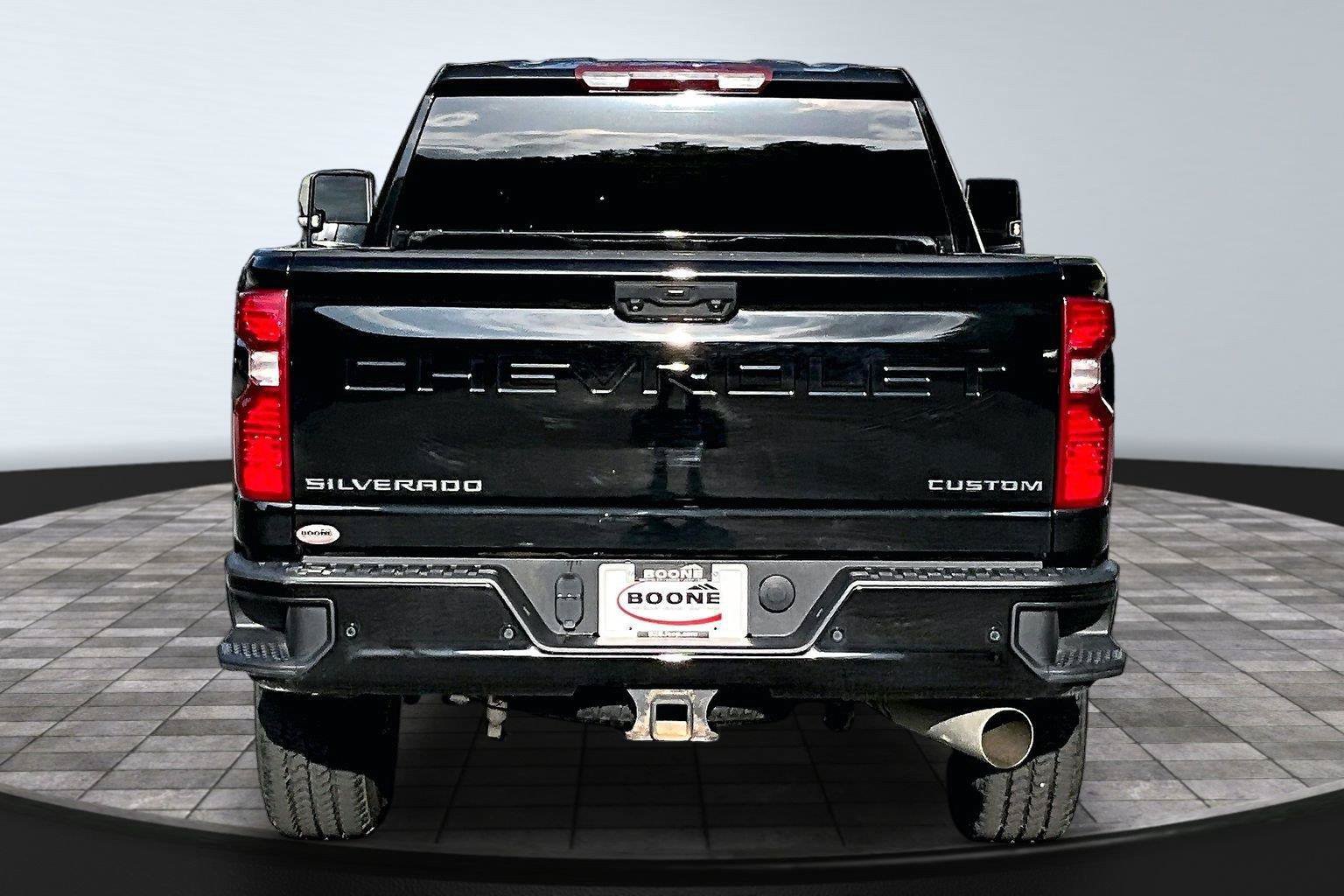 Used 2024 Chevrolet Silverado 2500 Custom w/ Custom Value Package AWD/4WD image 4