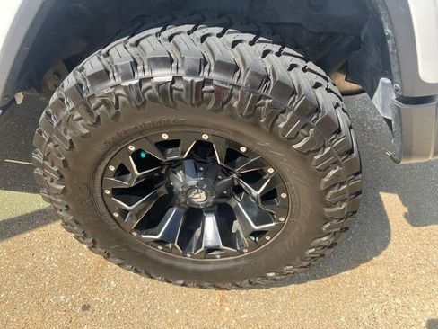 Certified 2018 Jeep Wrangler Unlimited Sahara AWD/4WD image 31