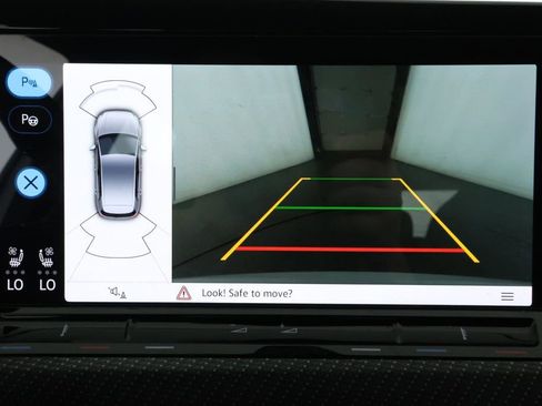 Used 2022 Volkswagen Golf R image 17