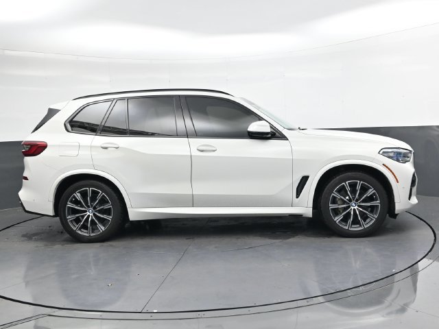 Used 2019 BMW X5 xDrive40i w/ M Sport Package AWD/4WD image 3
