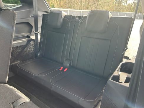 Used 2023 Volkswagen Tiguan SE R-Line FWD image 35