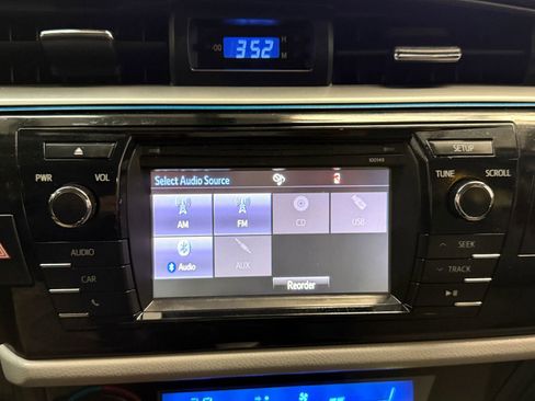 Used 2015 Toyota Corolla LE image 31