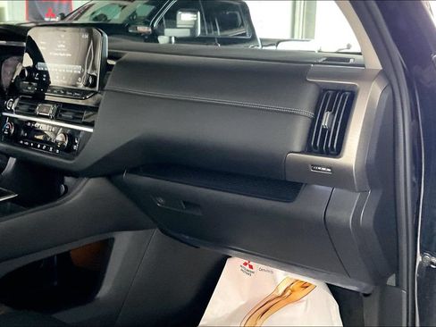 Used 2022 Nissan Pathfinder Platinum AWD/4WD image 23