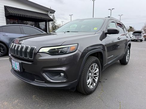 Used 2019 Jeep Cherokee Latitude Plus AWD/4WD image 15