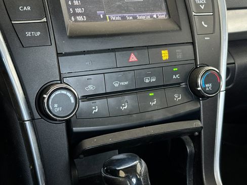 Used 2017 Toyota Camry SE image 17