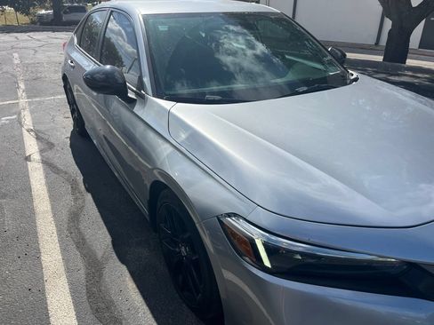 Used 2023 Honda Civic Sport image 3