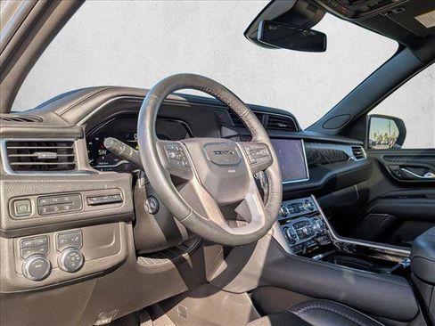 Used 2023 GMC Yukon XL Denali AWD/4WD image 9
