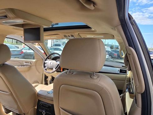 Used 2009 Cadillac Escalade ESV AWD image 32