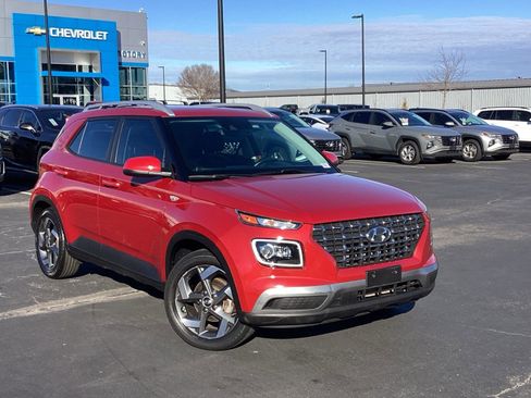 Used 2022 Hyundai Venue Limited w/ Cargo Package image 7