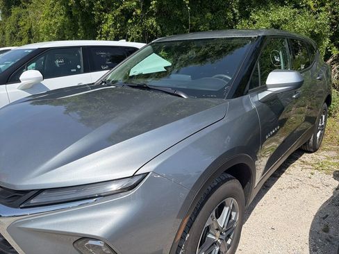 Used 2025 Chevrolet Blazer LT FWD image 1