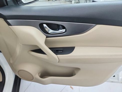 Used 2016 Nissan Rogue SV FWD image 37