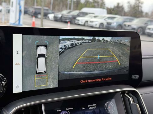 Used 2025 Lexus LX 600 4WD w/ Luxury Package image 12