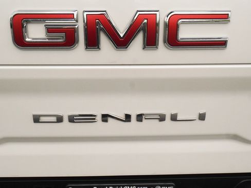 Used 2025 GMC Sierra 2500 Denali w/ Denali Reserve Package AWD/4WD image 41