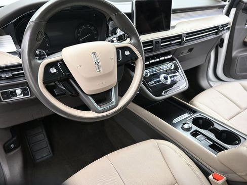 Used 2022 Lincoln Corsair AWD w/ Premium Package image 12