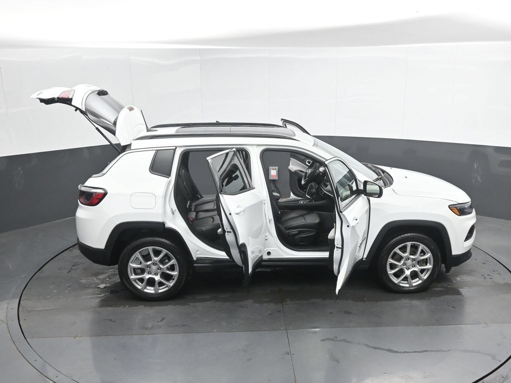 Used 2023 Jeep Compass Latitude w/ Sun and Sound Group AWD/4WD image 51
