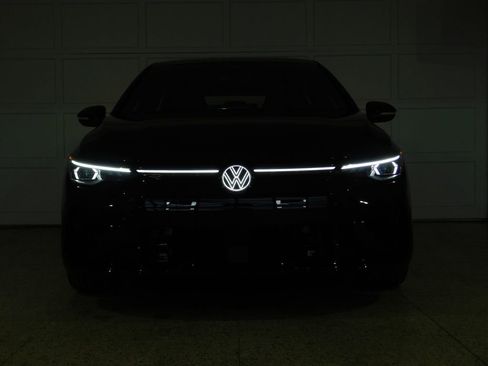Used 2026 Volkswagen Golf image 17