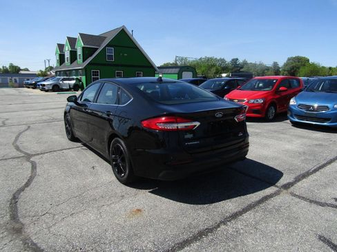 Used 2020 Ford Fusion SE FWD image 5
