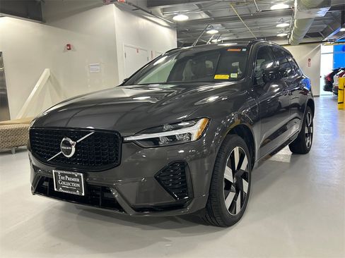 Certified 2023 Volvo XC60 T8 Plus w/ Climate Package image 5