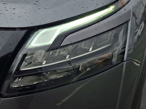 Certified 2025 Nissan Pathfinder SL w/ Black Appearance Package AWD/4WD image 9
