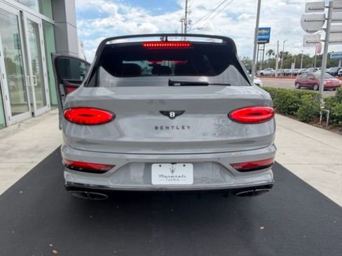 Used 2022 Bentley Bentayga image 17