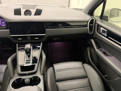 Certified 2023 Porsche Cayenne AWD/4WD image 30