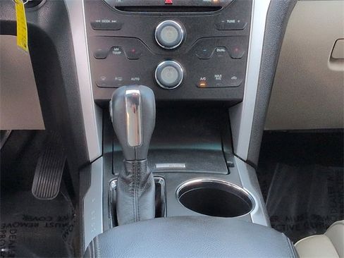 Used 2013 Ford Explorer XLT image 19