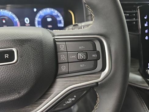 Used 2024 Jeep Wagoneer L Series II w/ Flexible Seating Group image 39