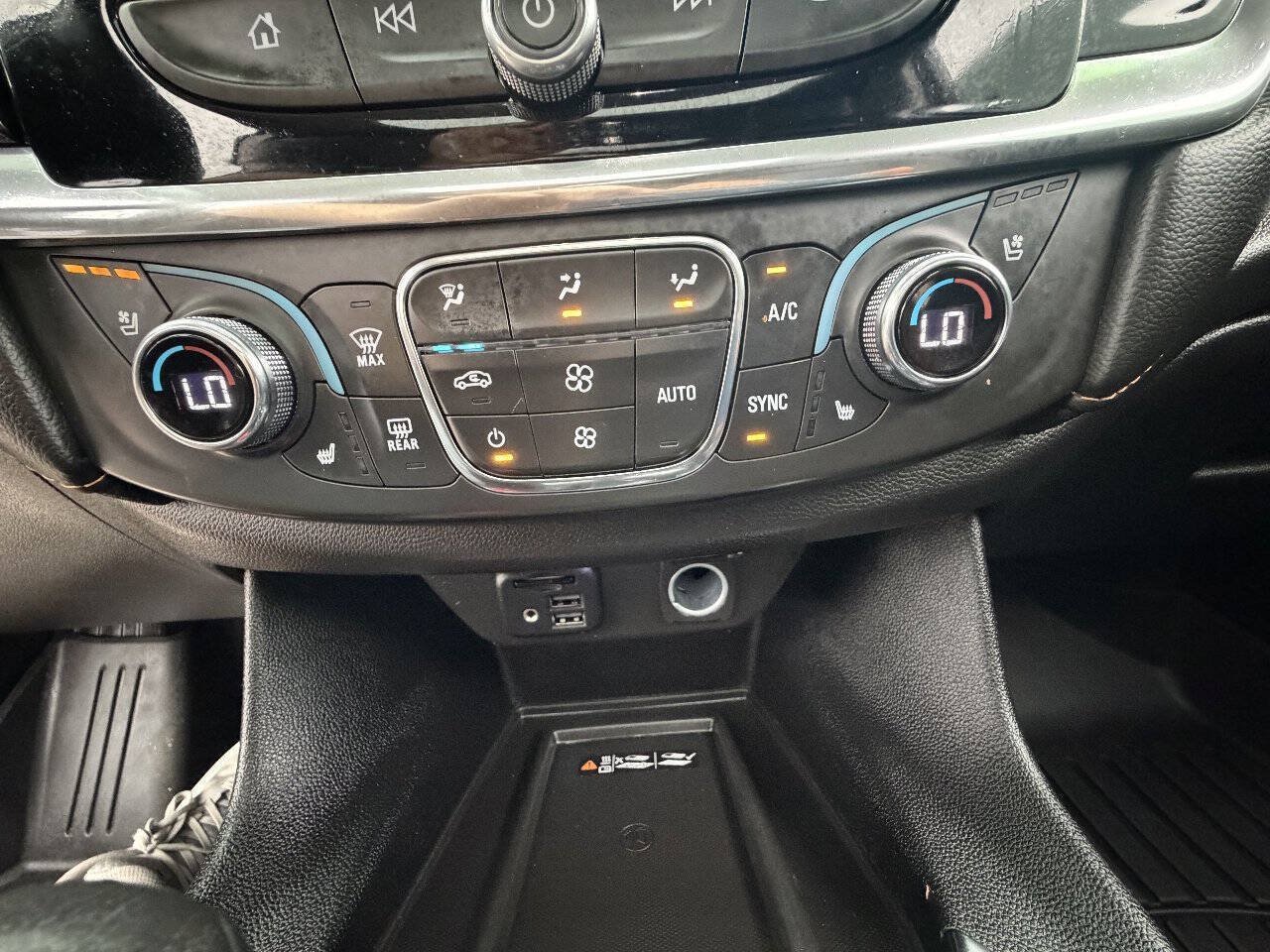 Used 2021 Chevrolet Traverse Premier w/ Redline Edition AWD/4WD image 25