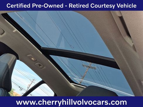 Certified 2025 Volvo XC40 B5 Plus w/ Protection Package Premier image 15