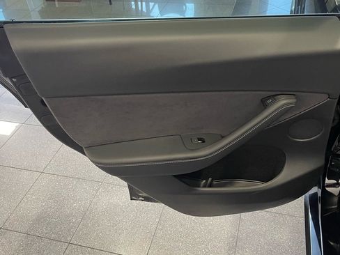 Used 2023 Tesla Model Y 2WD image 30