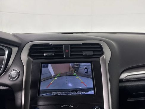 Used 2020 Ford Fusion SE FWD image 7