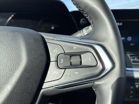 Used 2025 Chevrolet Trax LT w/ LT Convenience Package FWD image 12