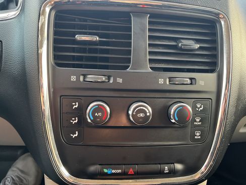 Used 2014 RAM C/V Tradesman w/ UConnect Hands-Free Group FWD image 18