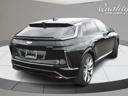 Used 2025 Cadillac Lyriq Luxury w/ LPO, Floor Liner Package AWD/4WD image 3