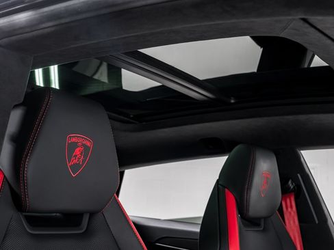 Used 2025 Lamborghini Urus S AWD/4WD image 45