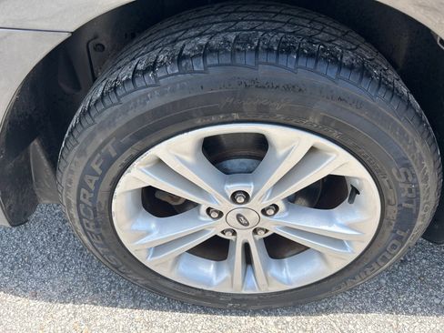 Used 2016 Ford Taurus SEL FWD image 18