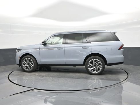 New 2025 Lincoln Navigator Reserve AWD/4WD image 4