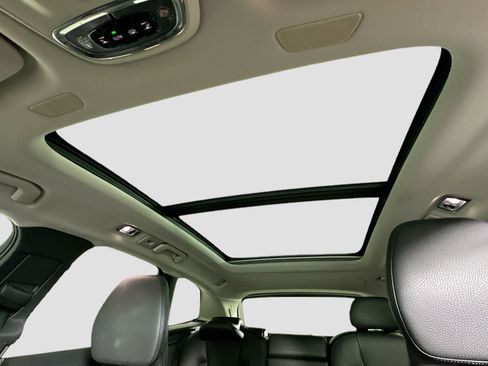 Used 2019 Volvo XC60 T6 Momentum w/ Advanced Package image 23