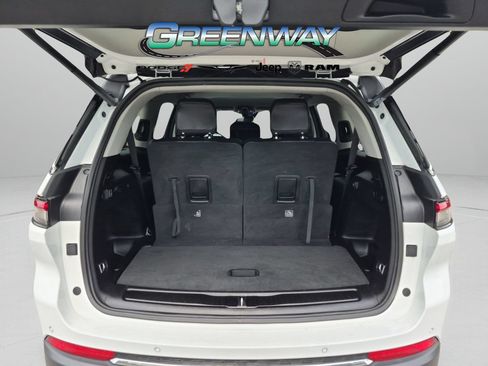 Used 2023 Jeep Grand Cherokee L Limited AWD/4WD image 25