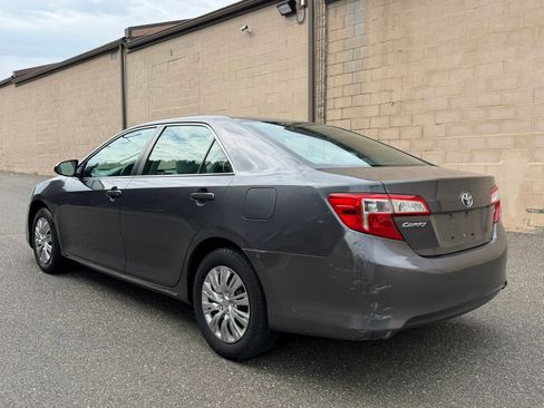 Used 2014 Toyota Camry LE FWD image 5