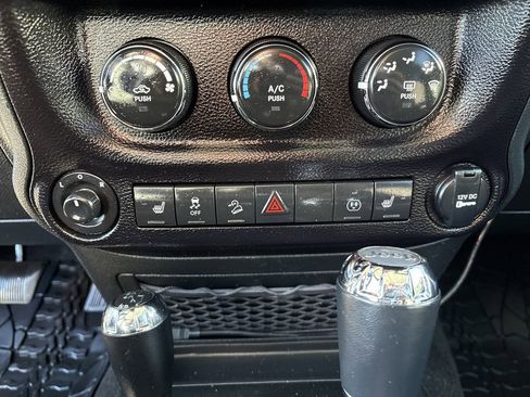 Used 2017 Jeep Wrangler Unlimited Sahara image 18