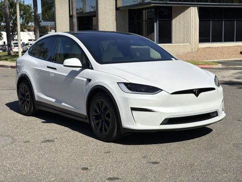 Used 2024 Tesla Model X image 8
