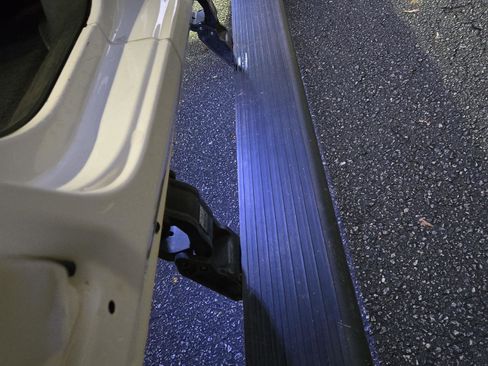 Used 2019 Jeep Wrangler Unlimited Sahara image 27