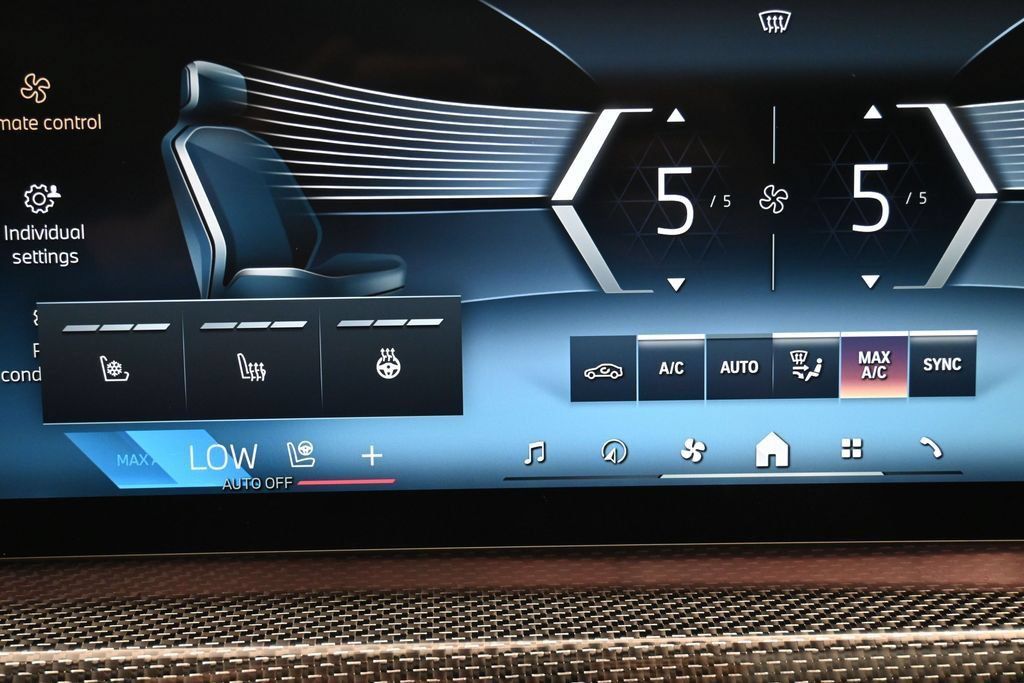 Used 2023 BMW i7 xDrive60 AWD/4WD image 14