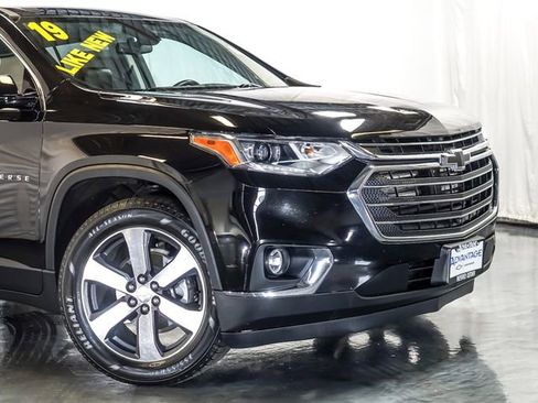 Certified 2019 Chevrolet Traverse LT w/ LT Premium Package AWD/4WD image 3