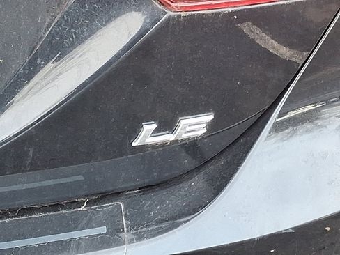 Used 2018 Toyota Camry LE image 10