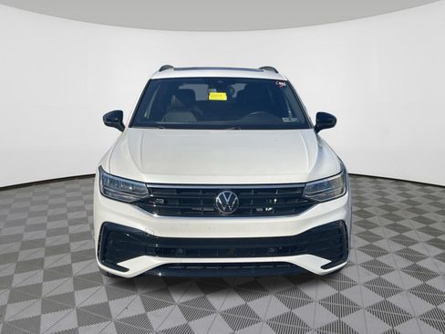 Used 2023 Volkswagen Tiguan SE R-Line AWD/4WD image 3