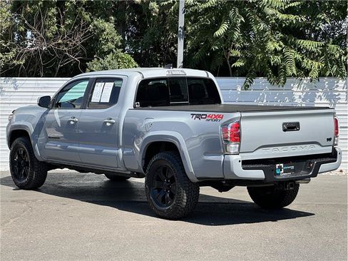 Used 2020 Toyota Tacoma TRD Sport w/ TRD Premium Sport Package AWD/4WD image 3